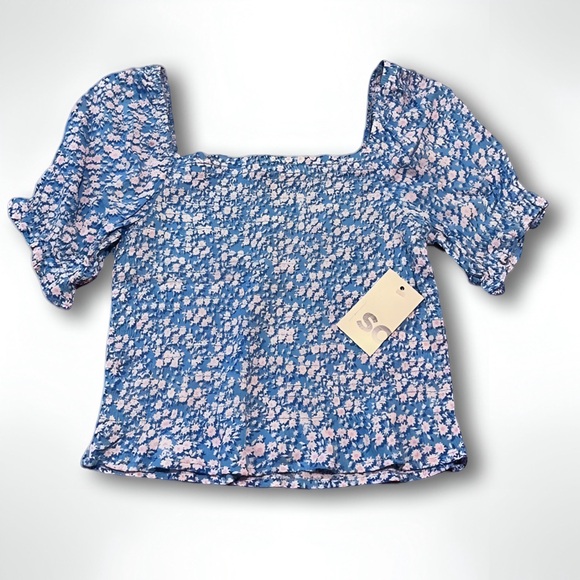 SO Smocked Waist Puff Sleeve Top NWT Size Medium - Picture 2 of 3